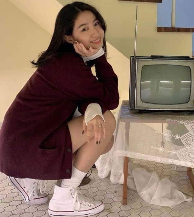 ILANDGirlsPeru's tweet photo. 🗣 RUMOR | 210929 — Se rumorea que Jung Hayoung, presunta prima de Jungkook (BTS) pasó las audiciones de BELIFT LAB en Junio de 2020. 

Desde el año pasado ha habido rumores de que participará en 'I-LAND 2'. Ella nació en el 2003.

#I_LAND2 #아이랜드2 
© i4severus, ILANDGirlsPeru https://t.co/MpDh5RVK6i