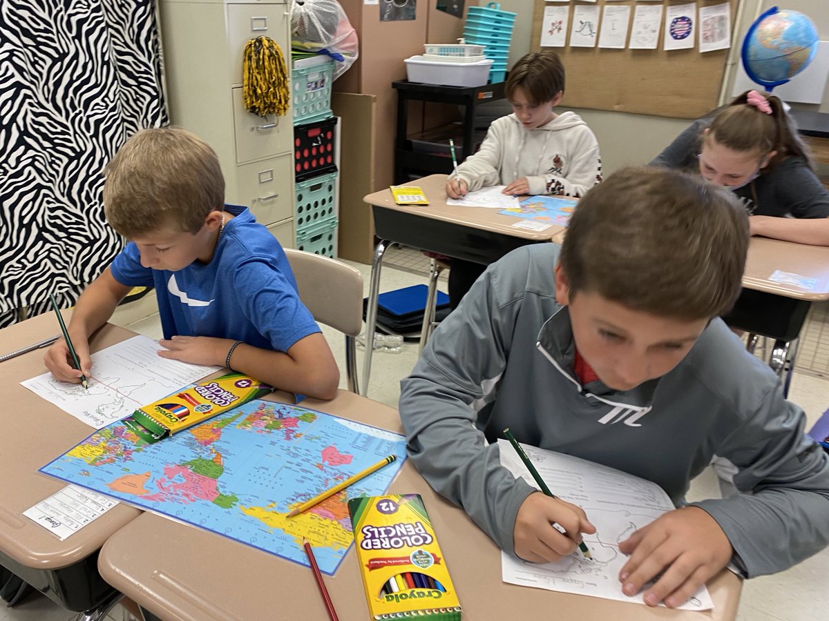 MrsHworth3's tweet photo. Thank you, @cullmanec for the generous Operation Round-up Grant! We used our new desk maps with a partner in class today! @wescullman @PrincipalPage @MrTommyDuke #weststory #handsonlearning #maps #operationroundup https://t.co/TQ4e6ogWU7