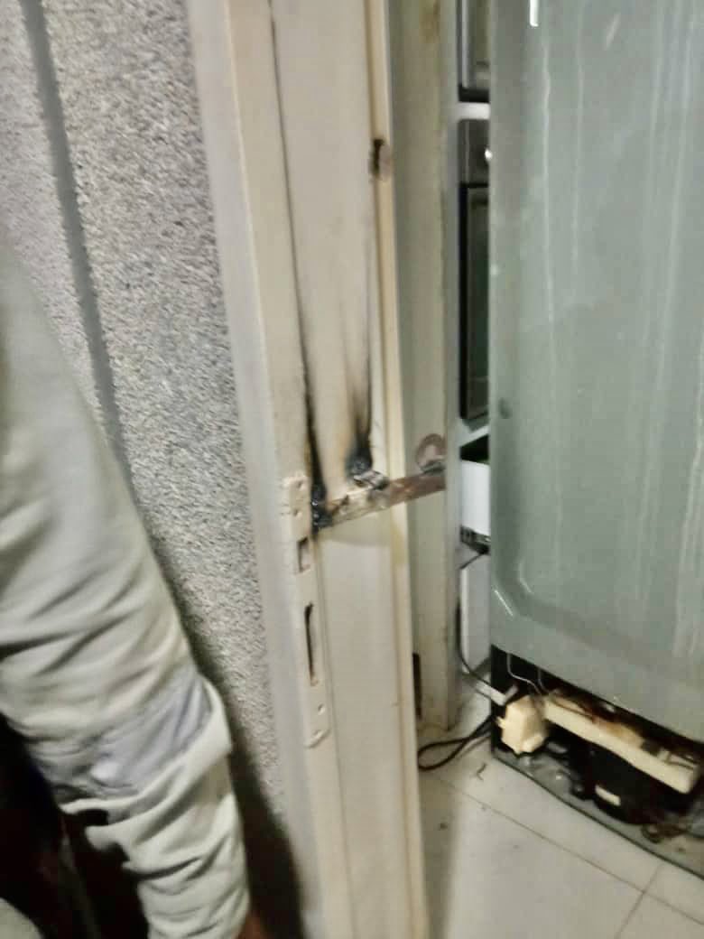 #INVESTIGACIÓN designada la Fiscalia 6 (Anzoátegui) para #Imputar a sujetos que forzando cerraduras invadieron casas en el Conjunto Residencial Doral Beach (Sotillo):por estos hechos está #Detenido Alfredo Carrillo por el delito de #Invasión y se encuentran prófugos sus cómplices