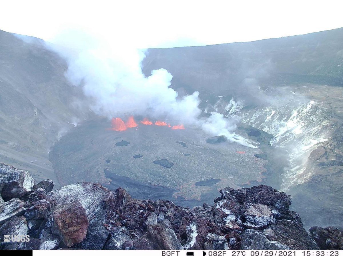 Hawaii_EMA's tweet image. Things in the aloha state can sure change rapidly. Kīlauea is #erupting from the #summit #caldera. More webcam views can be found at usgs.gov/volcanoes/kila…
#BePrepared #KnowYourHazards