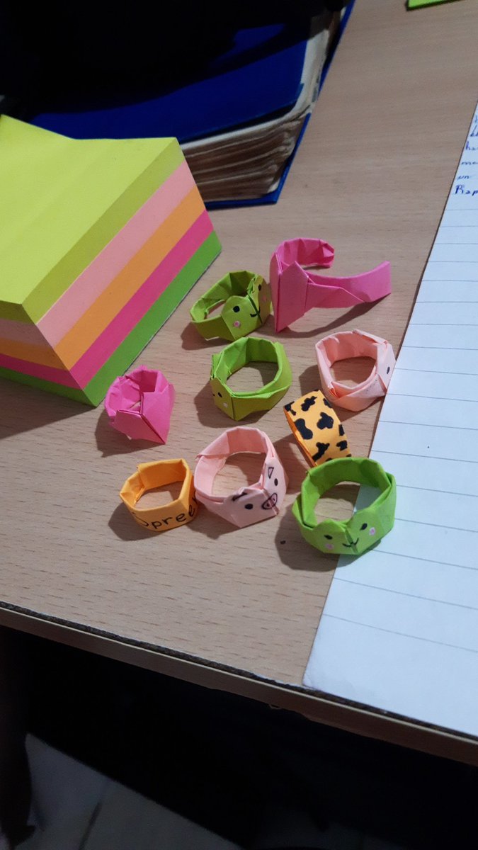LUCKXSN7's tweet photo. Help tuve que haber estudiado y me la pase haciendo anillitos 😩😩 https://t.co/rlEHuEsnNm