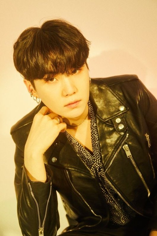 foryoonho's tweet image. this acc is dedicated to #스트레이키즈's lee minho &amp;amp; #방탄소년단's min yoongi! i will be posting pictures, gifs, and videos of our favorite catboys. please rt to spread 🐱🐱