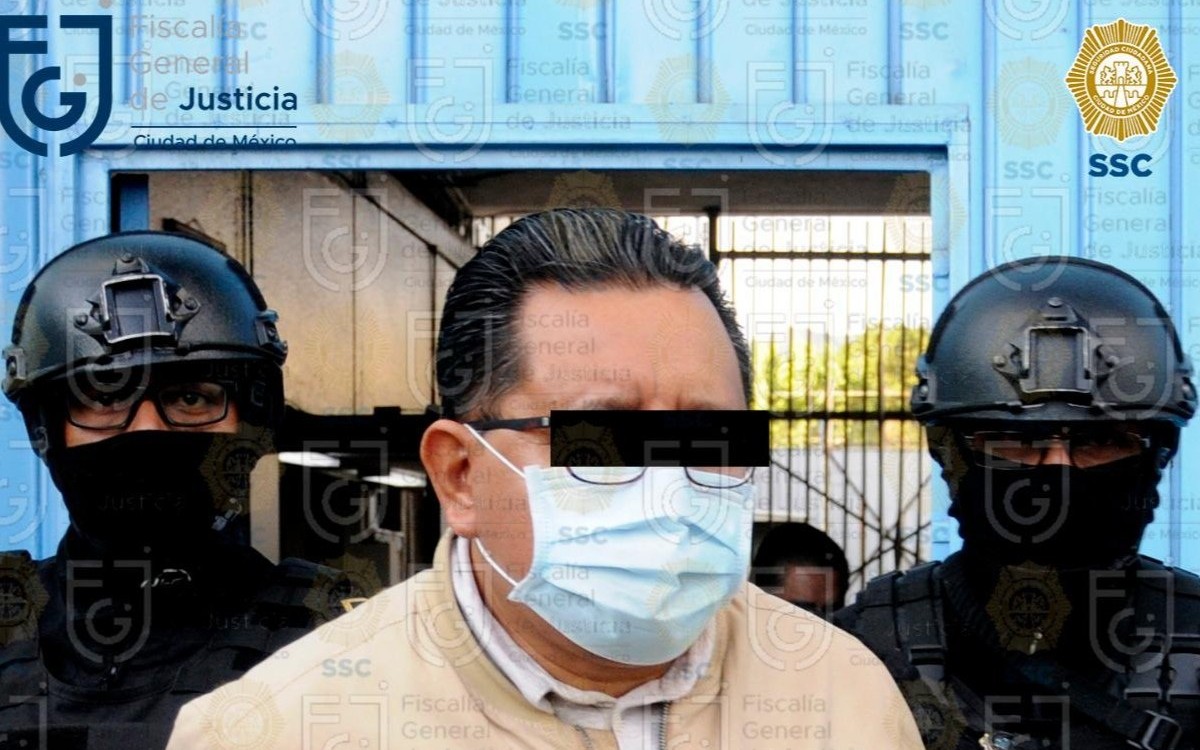 AristeguiOnline's tweet photo. Exfuncionario de Mancera aporta a Fiscalía de CdMx datos que acreditarían desvío de mil millones de pesos
https://t.co/A7yCOa8R59 https://t.co/Iqx8ggiDSc
