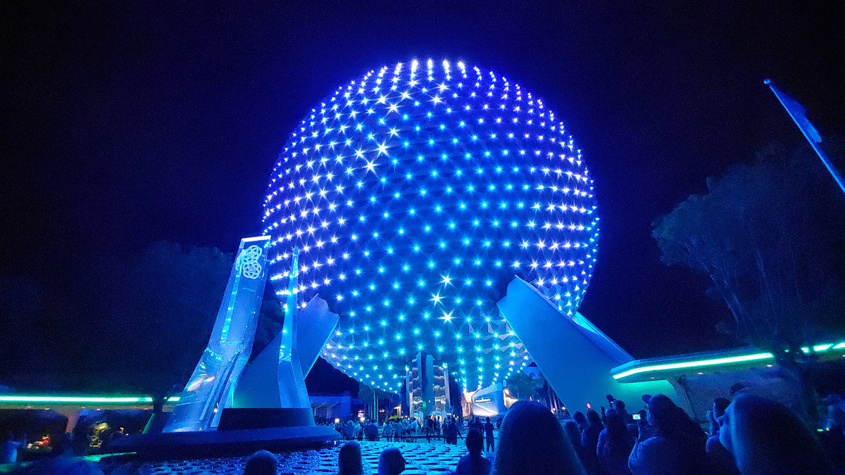 AshleyLCarter1's tweet photo. Why do I love the Spaceship Earth Beacon of Magic so much? https://t.co/srJgaVbPP0