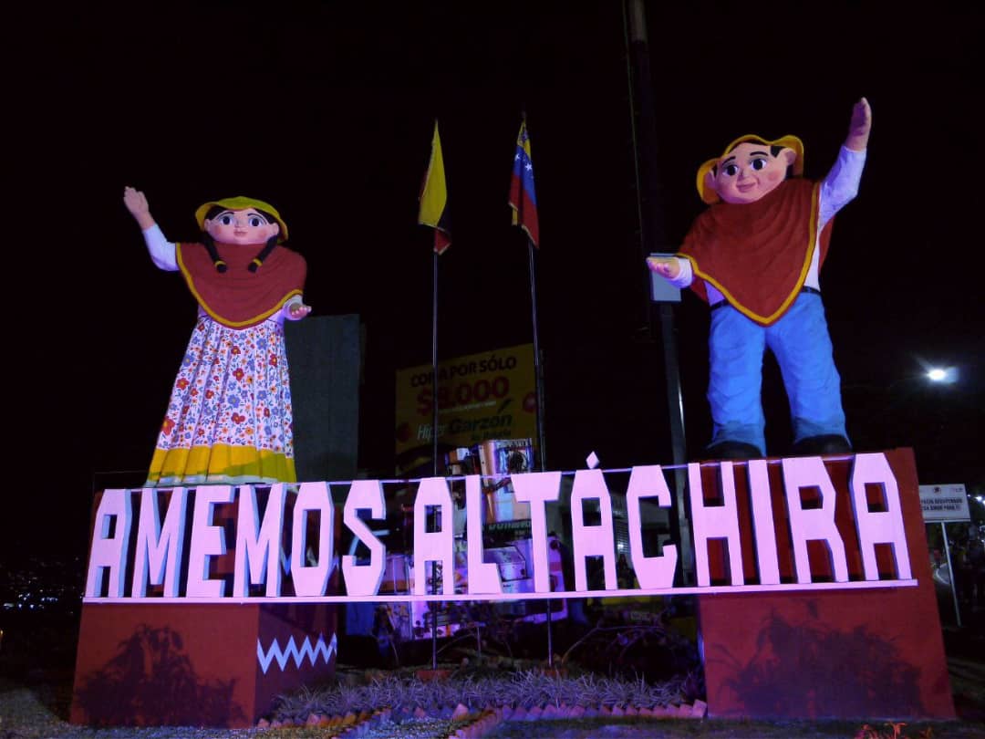 FreddyBernal's tweet photo. Como parte de la idiosincrasia de nosotros los gochos, hoy también inauguramos con orgullo la Plaza Los Andinitos, para el disfrute y  el renacer de la esperanza de este  pueblo cordial. 

#AmemosAlTáchira💛🖤❤️ https://t.co/A2s3EwbUE1