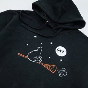 dteamsthighs's tweet photo. DTEAM HALLOWEEN MERCH GIVEAWAY

Winner will get one of either of these hoodies!! 

To enter:
-rt 
-follow me

Ends October 15th! <3 https://t.co/LvHvuYAKjH