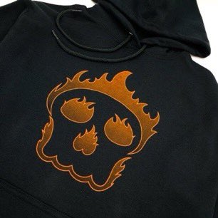 dteamsthighs's tweet photo. DTEAM HALLOWEEN MERCH GIVEAWAY

Winner will get one of either of these hoodies!! 

To enter:
-rt 
-follow me

Ends October 15th! <3 https://t.co/LvHvuYAKjH