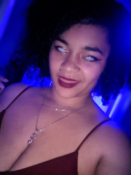 Heya Twitter, did ya miss me? I sure missed y'all 😏 https://t.co/6RYZpLnbWn<a href="/tag/pizzaslut"class="tags"><span>#pizzaslut</span></a>