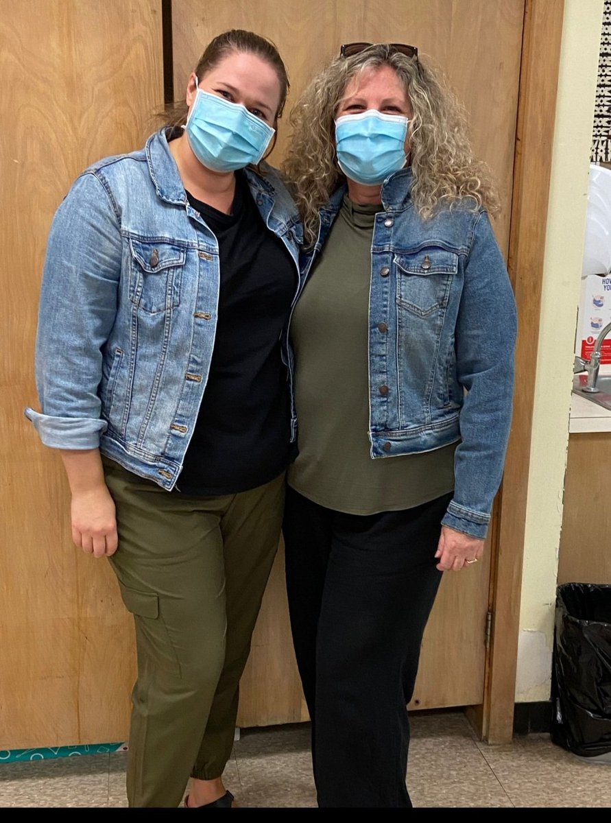 Twinsies for the win! <a href="/d2Marentette/">K2 @ Crestview</a> #friendship #welovetolaugh <a href="/crewrdsb/">Crestview</a> <a href="/wrdsb/">Waterloo Region DSB</a>