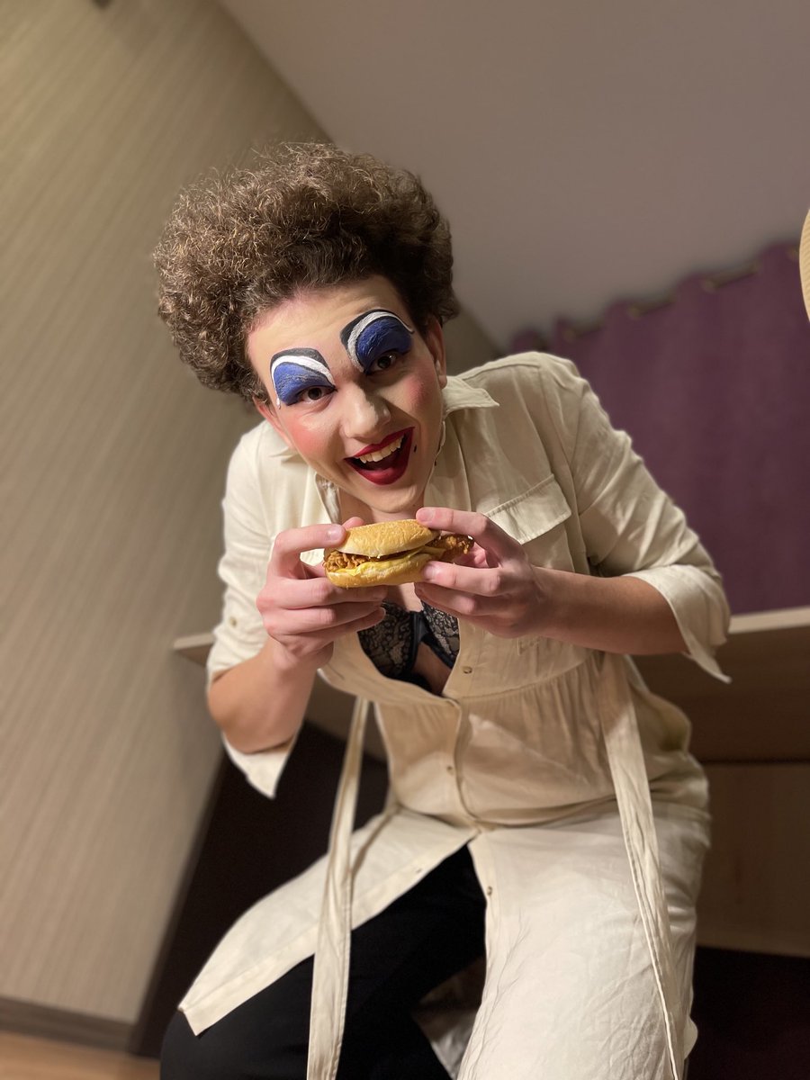 lokatrien's tweet photo. Sometimes I just wanna make some fun with food ideas and funny makeup 💄 #mua #makeup https://t.co/xcxQM7lk78