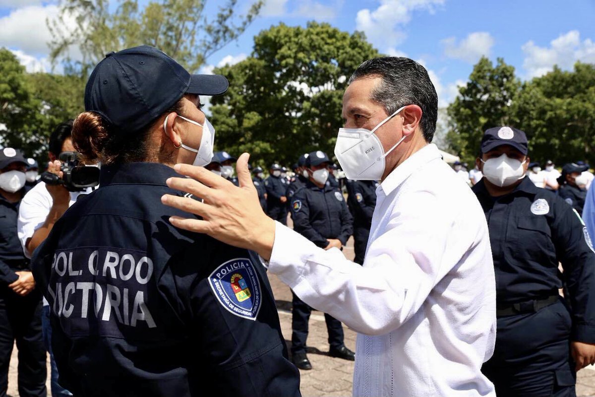SESESP_QR's tweet photo. Hoy asistimos en #Chetunal junto al Gob @CarlosJoaquin y al Secretario de @SSP_QROO @Lucio_HG a la presentación del grupo especializado de mujeres policías #Victoria que tiene como fin brindar atención de calidad con perspectiva de género y respeto absoluto a los derechos humanos https://t.co/UpNLbRI1L8