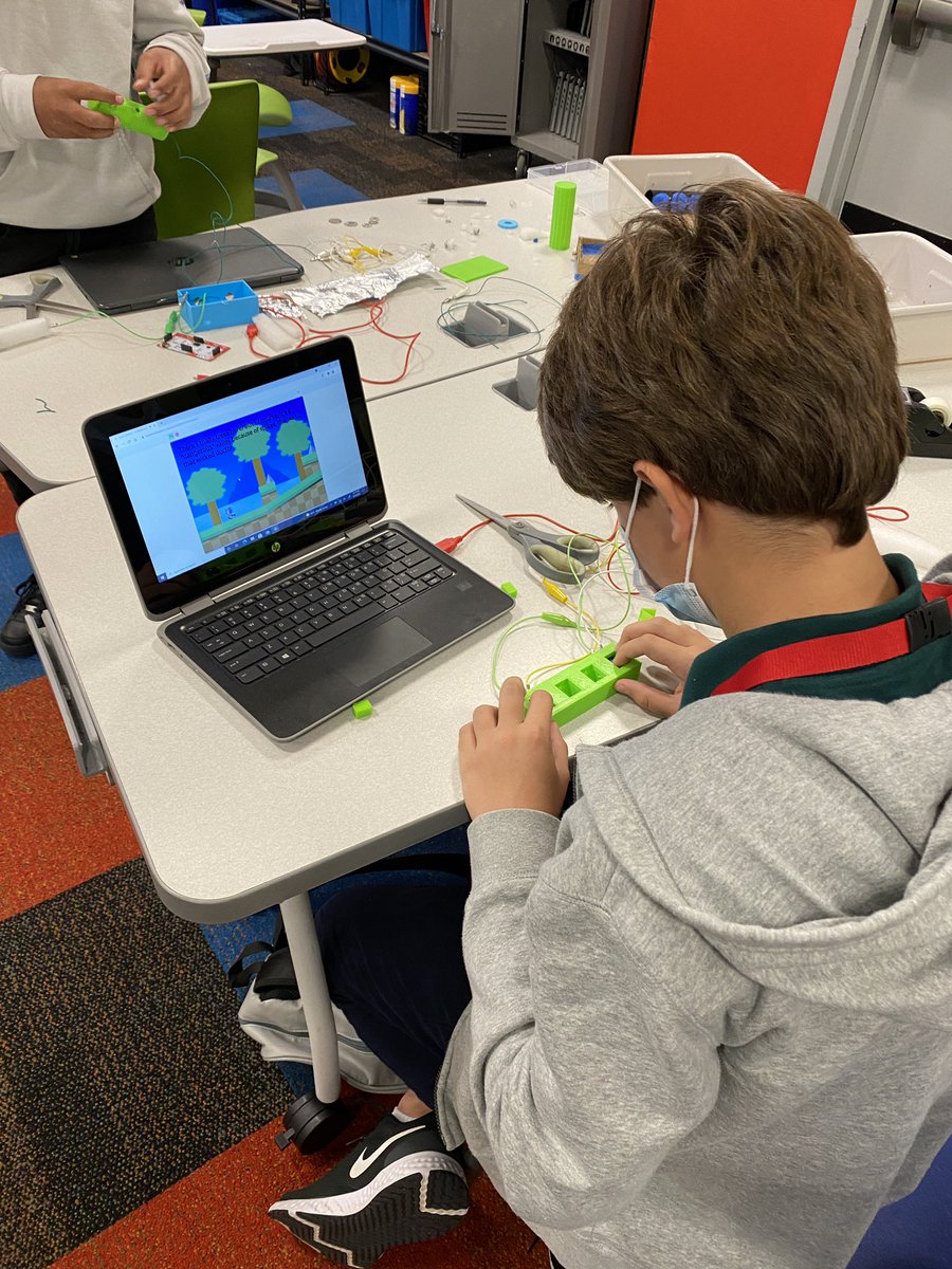 AdamsonHDMM's tweet image. Progressing closer and slider towards final designs. We have now smashed 3D design and printing with Makey Makey boards. #STEMis @HDMcMillan