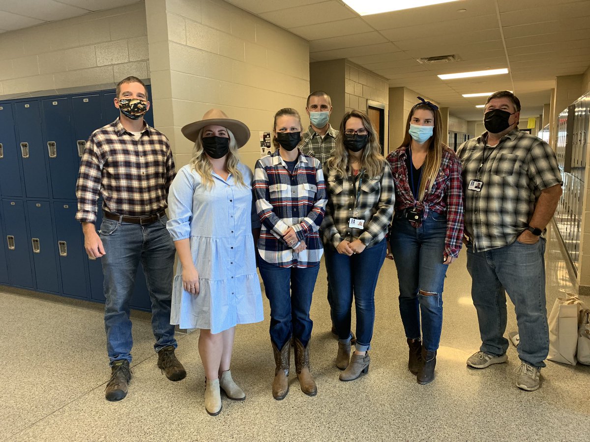 BroermannHHS's tweet photo. Social Studies Dept on Wednesday 🤠 https://t.co/cCIcmMb5wA