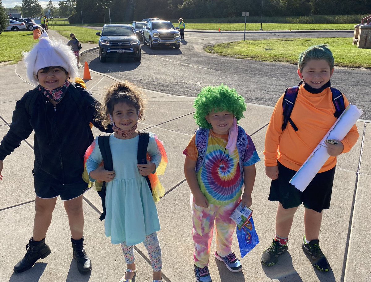 MrCzerkas's tweet photo. Day 3 of Homecoming Week for MES, “Wacky Wednesday!” It was great to see our creative side. @MidlakesSchools #BeKIND #MidlakesPride https://t.co/DSm80Tt7UE