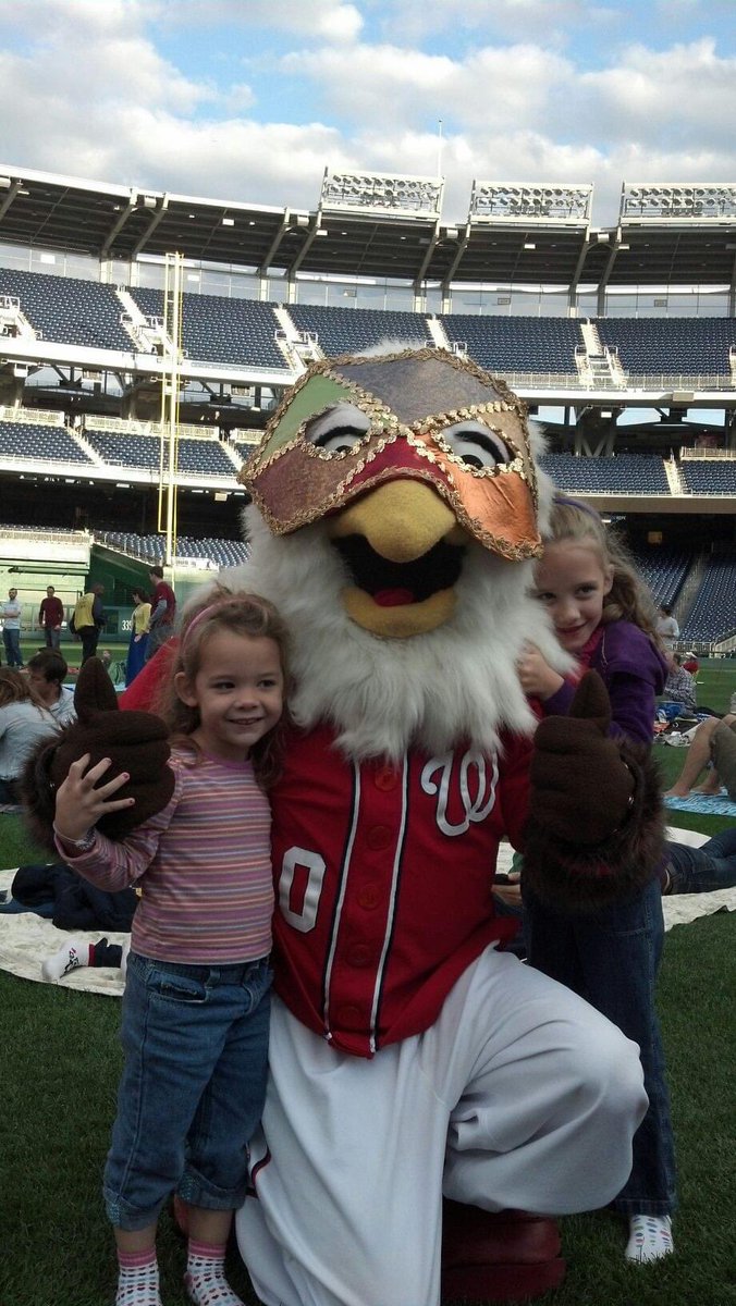 vandygirl1998's tweet photo. 9 years ago today at #OperaInTheOutfield with @ScreechTheEagle at @Nationals park. Still our favorite way to do opera. #TimeSlowDown https://t.co/wYxYNEi8WC