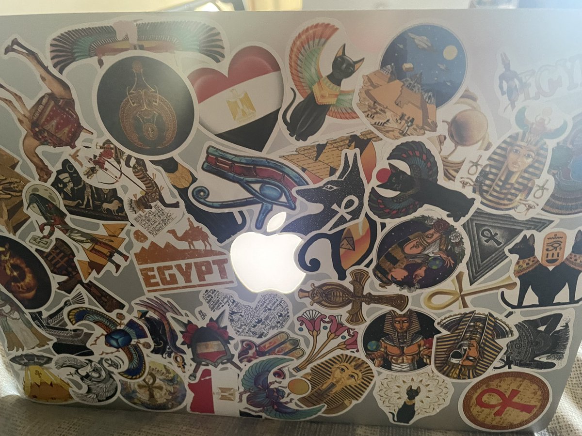 veelharrison's tweet image. Just gave my baby a makeover!! She’s been working hard…so she deserves it. 🖤

These types of things REALLY excite me!! 😂🥰🤓
A MAC over! 😂
#macmakeup 💄 
#MACover  💅🏾