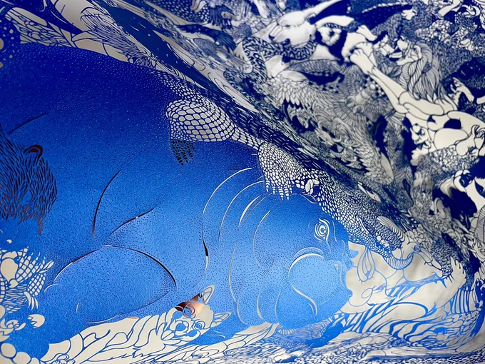 新作切り絵です。地球を意識して、約120種類の生き物を切り込んでおります。どこになにが居るか探してみて下さい。

ベタ面に見えますが、細かい穴も空けております。写真では上手く写りません。

朝イチの応援RT📣よろしくお願いします🤲

#切り絵 #papercuttingart  #art #illustration 
