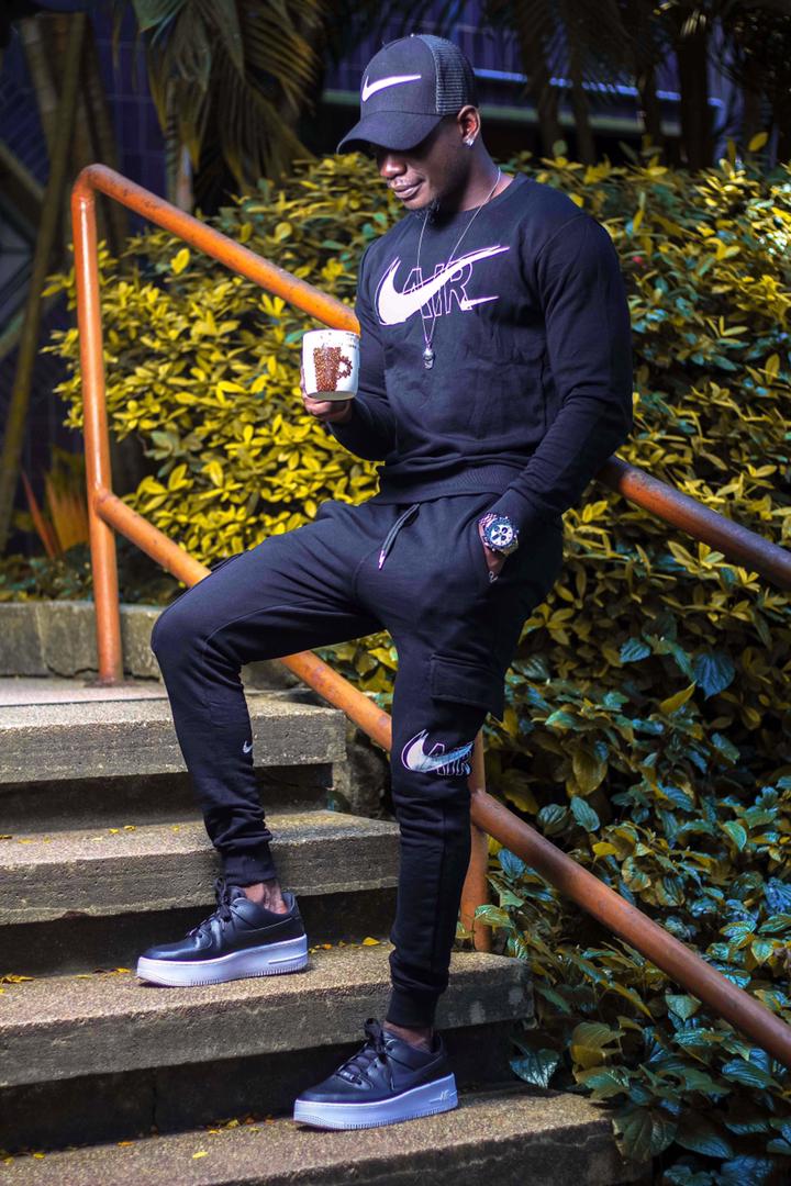 Bodydesire11's tweet photo. L'élégance  🧢🤳✌🇨🇮 https://t.co/tR2wY2Ju7e