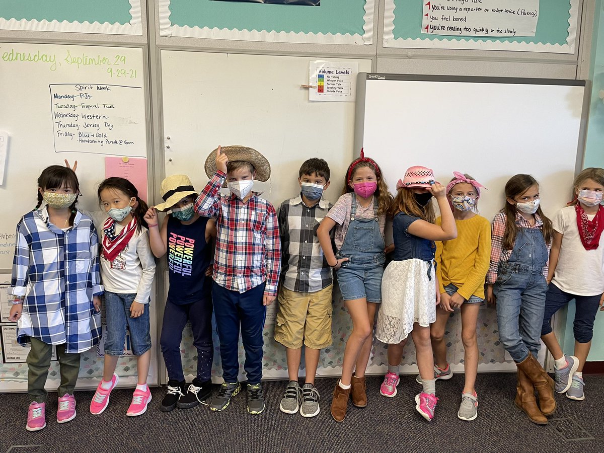 MrsToth03's tweet photo. Spirit Week fun in our class! #harvestlearn https://t.co/Z5AmUUNGjO
