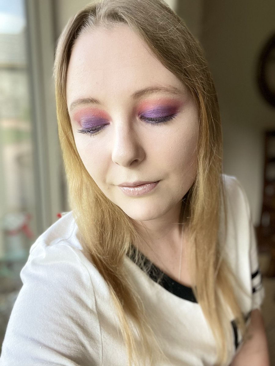 esthercluff13's tweet photo. Just a colorful look right after fall started 😂 primer and concealer @elfcosmetics foundation @tartecosmetics eyebrows @BenefitBeauty eyeshadow, highlight and lip gloss @JeffreeStar #mua #makeup #colorfullook #purple https://t.co/mbzFdR36aR