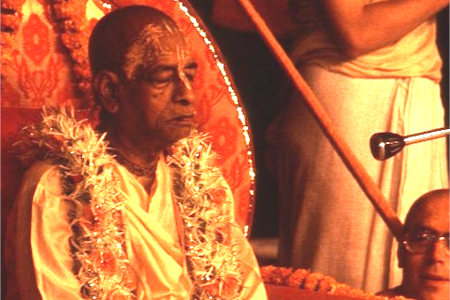 prabhupadalila's tweet photo. Personally serving Prabhupada?

Did you know what Prabhupada's Guru Maharaj gave to disciples who were serving him Personally?

Know about it from this pastime.

It is a blessing from the Spiritual Master, with a very powerful message!

Pastime Link: https://t.co/hxWMlF7dnF https://t.co/WMZGHWNWb8