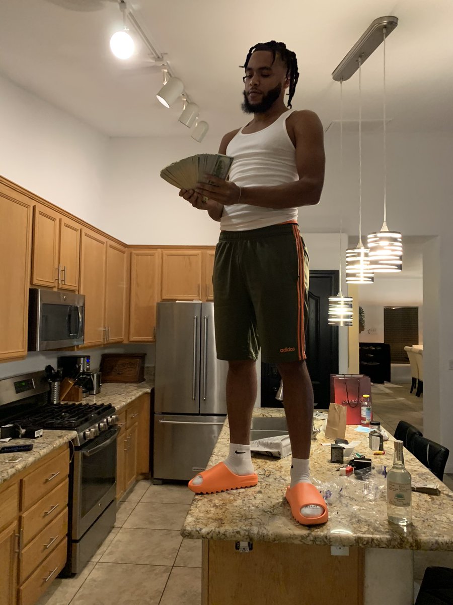 _isaiah937's tweet image. Got it out the mud nigga they ain’t give me shit 💰🗣 #LLRICO 🖤