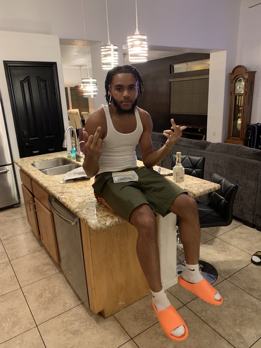 _isaiah937's tweet image. Got it out the mud nigga they ain’t give me shit 💰🗣 #LLRICO 🖤