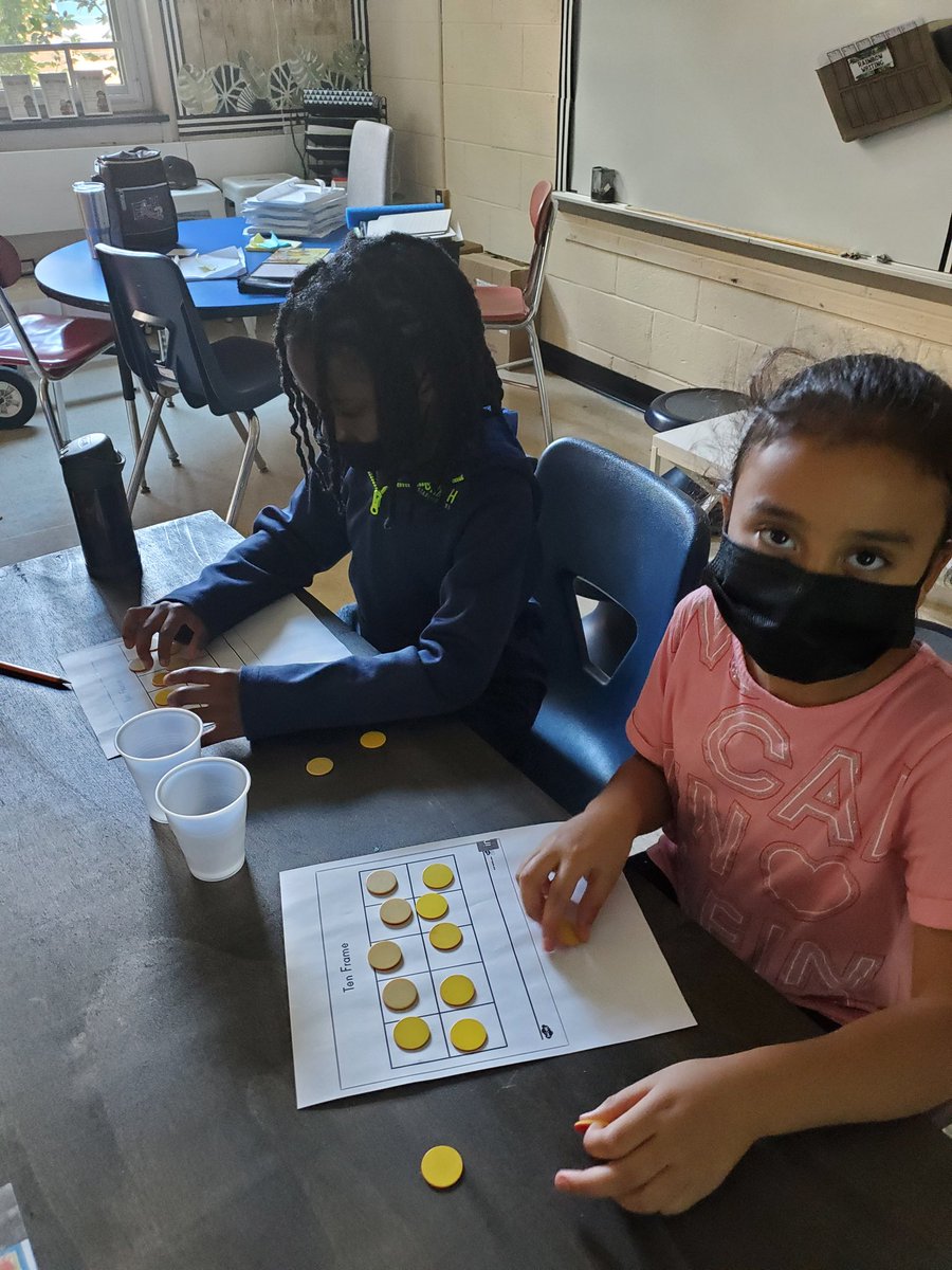 rovalentine3's tweet image. Make 10 as many ways as you can with your own chips on the ten frame board! #cbe @ClaraBartonElem #maketen