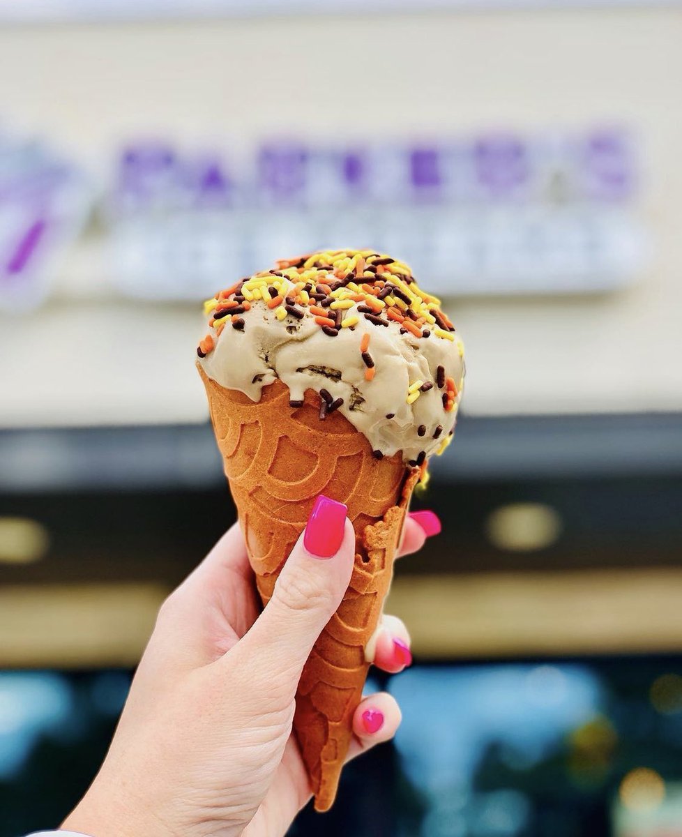 Raise a cone to Pumpkin Spice season! Our Pumpkin Spice cones are a fan favorite, and for good reason! Stock up now via the link in our bio. #thekonery

📸: @parkersicecreams