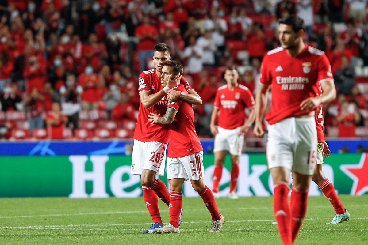 grimaldo35's tweet photo. What a night!!!!! O glorioso…VAMOS @SLBenfica!!!! https://t.co/2o2ua0c6W8