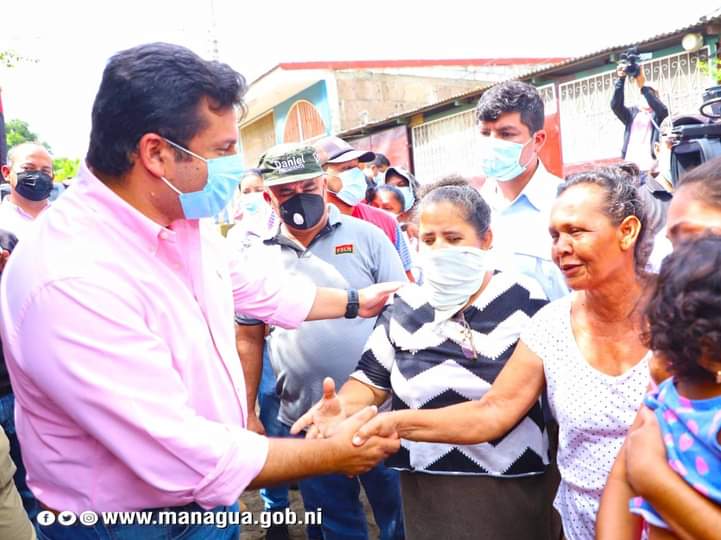 Alcaldía de Managua continúa los trabajos para construir 10 cuadras nuevas con asfalto a través del programa calles para el pueblo en el Bo. 18 de Mayo en el Distrito V. 
#Nicaragua 
#FuerzaDeUnPuebloQueVence
