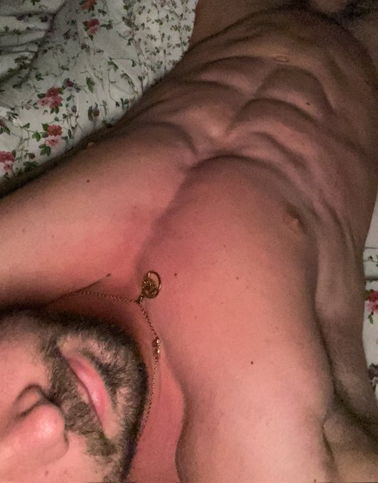Sweet dreams 😘 https://t.co/2cmHLfUIh4 🔞 https://t.co/cp7RUEPUtV