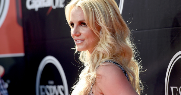 Breaking: Jamie Spears has been suspended from Britney Spears' conservatorship effective today. All the details: eonli.ne/2Zz4aHw