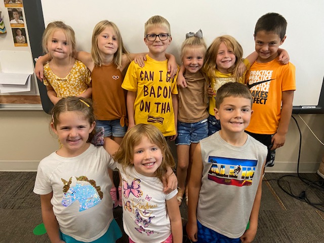 mbschcounselor's tweet photo. It was a wonderful day at #MorrisJays to celebrate #ChildhoodCancerAwarenessMonth! Thanks to everyone who participated in #gogoldforchildhoodcancer! #beatcancer #TeamLandon #sparklesforava @MissLindyAnn @jfriedrickson @Bondu2E https://t.co/UWSdz9uFFM