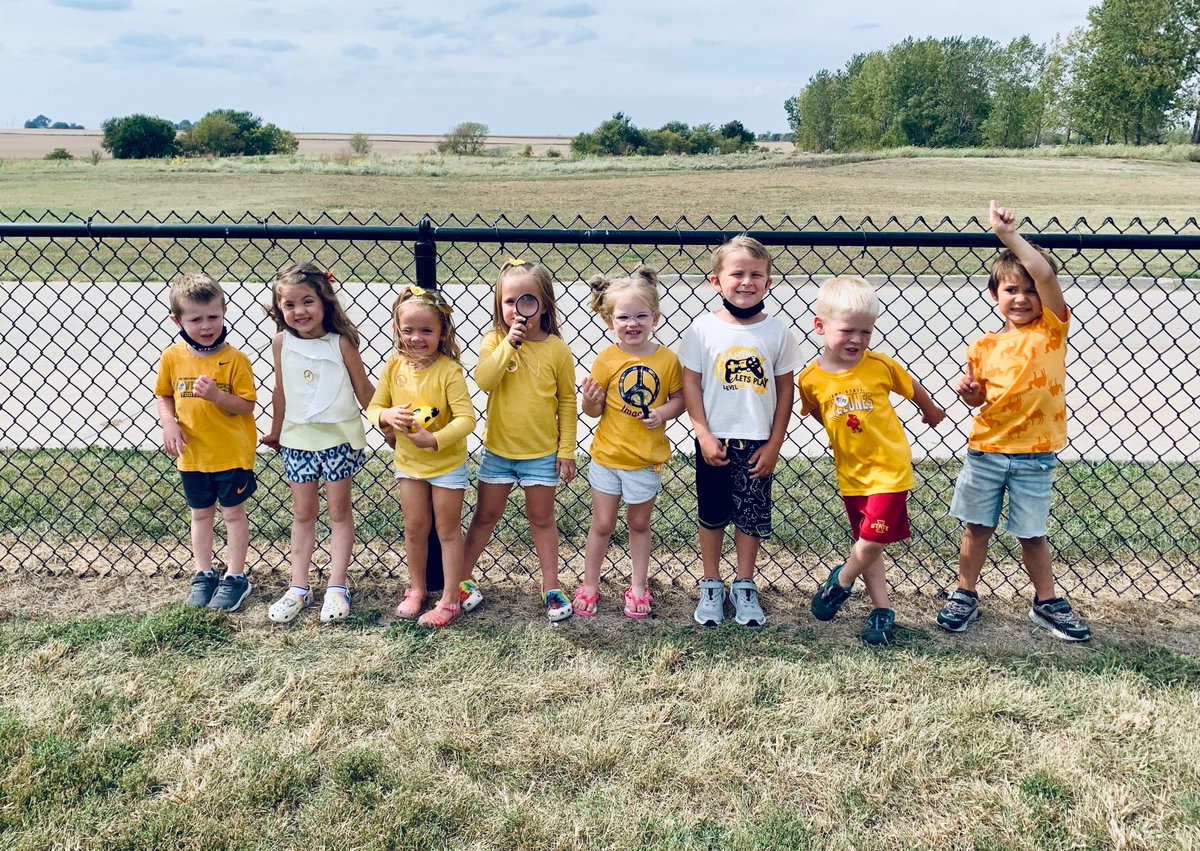 mbschcounselor's tweet photo. It was a wonderful day at #MorrisJays to celebrate #ChildhoodCancerAwarenessMonth! Thanks to everyone who participated in #gogoldforchildhoodcancer! #beatcancer #TeamLandon #sparklesforava @mscourtneyprek https://t.co/mNWp5l4RPc