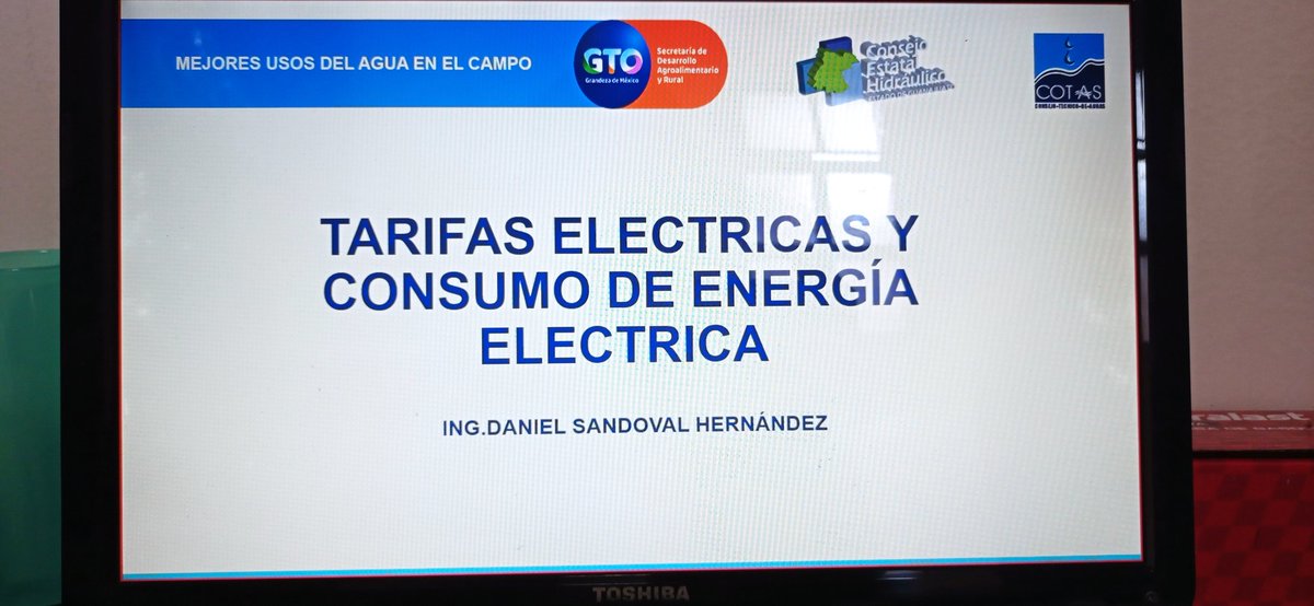 Sandoval9Daniel's tweet photo. El día de hoy se llevo a cabo el seguimiento de capacitaciones para los productores del TecNM-Roque. Se aprovechó el usos de la tecnología para comunicarnos.
El tema "Tarifas eléctricas y cuota energética"

@MUAC_GTO 
@CFEmx https://t.co/2j9L1G5uNV