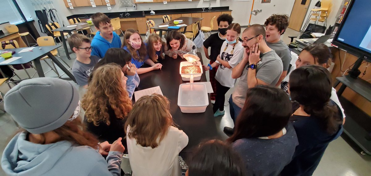 walker_leisd's tweet photo. Mr. Gomez's class leaning about wind. #WeRWalker #GoScienceGo @LEISDScience1 @leisd https://t.co/yGS0WrgDWz