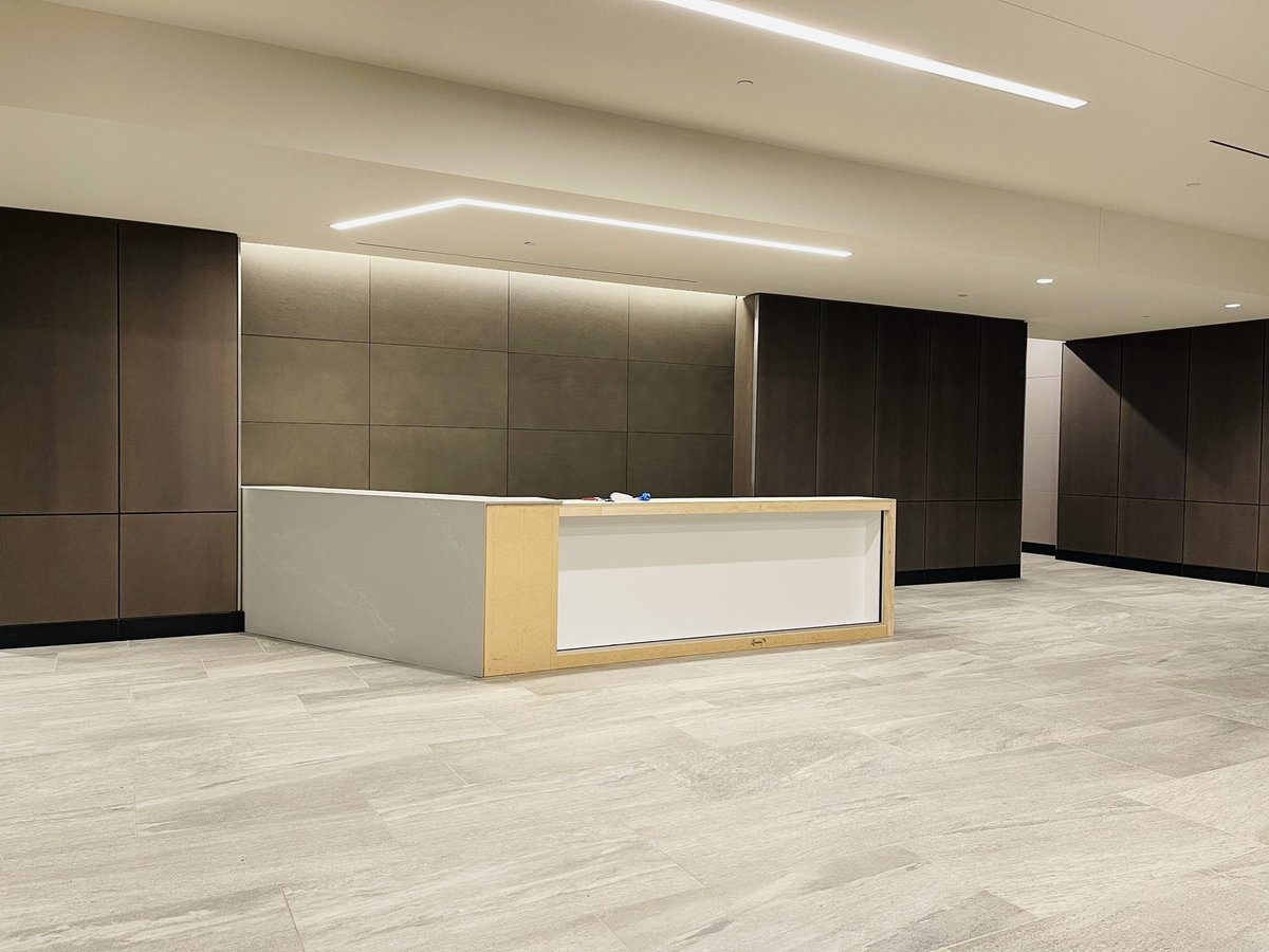 400 University tweet media