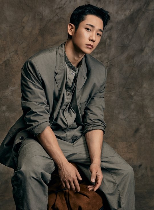 portalblackpink's tweet photo. 📝 Em nova entrevista, Jung Hae-in diz que estava planejando um descanso na atuação, mas quando leu o roteiro de 'Snowdrop' ele não conseguiu evitar e aceitou o papel.

"Em Snowdrop, que será lançado no inverno, vou mostrar um novo lado diferente de D.P" 

https://t.co/3bU7RuyBj3 https://t.co/d1xVaIvUcg