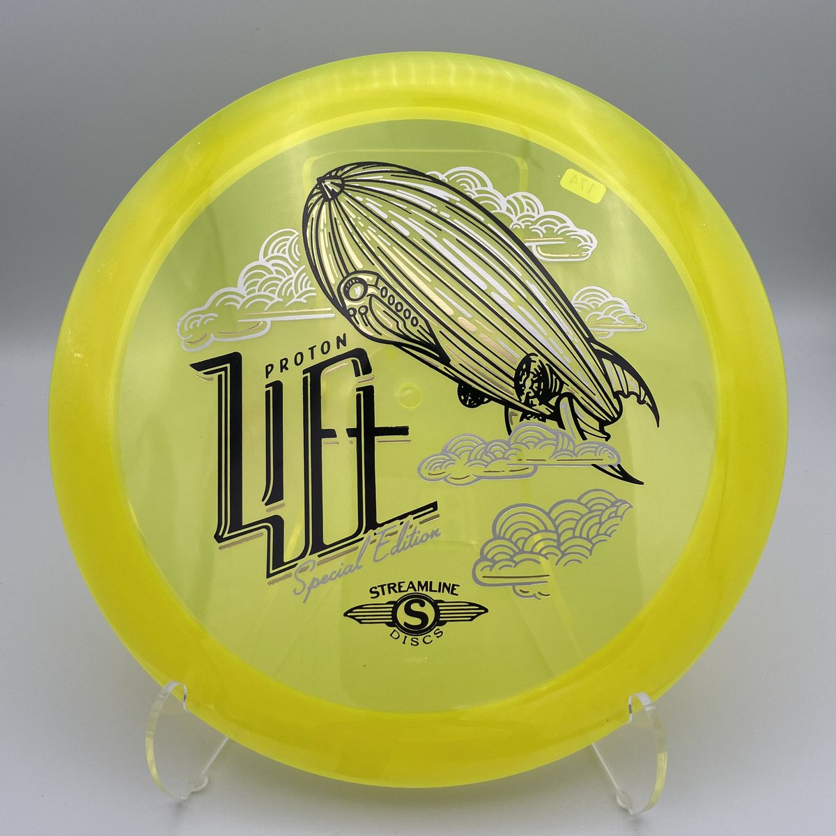 disc_ran's tweet photo. The BEAUTIFUL Streamline lift is a sneaky distance Driver! 9,5,-2,1.5 They are also killer beautiful! #discgolf #mvpdiscsports #pdga #streamlinediscs https://t.co/bfldIS6Eek