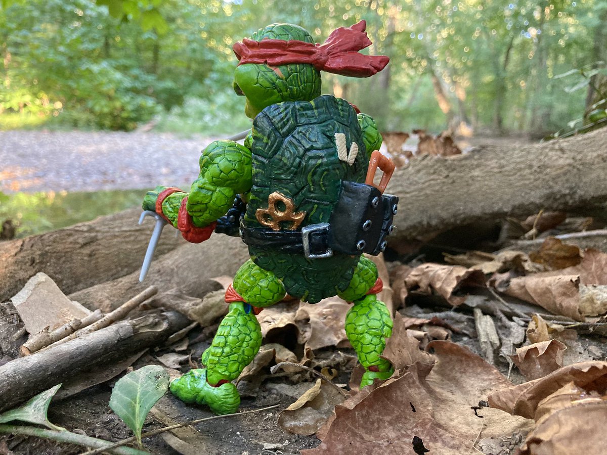 patrickjesson's tweet photo. I made my own version of my favorite childhood belonging.  Used epoxy putty for the sculpted details for this custom Raphael. #tmntcustom #customtmnt #customfigs #teenagemutantninjaturtles #raphael #toys #actionfigures #customactionfigures #customtoys #tmnt https://t.co/MsI4nsavna
