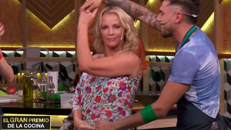 #Cuarteteando | Se armó el baile: <a href="/Tyago_Griffo/">Tyago</a> hizo bailar cuarteto a Carina Zampini en El Gran Premio de la Cocina <a href="/GPCocina/">El Gran Premio de la Cocina</a>>>eldoce.tv/cuarteteando/b…