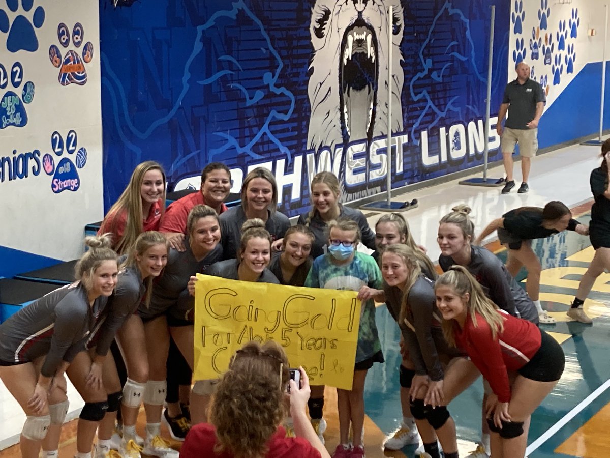 Berk4102's tweet image. St. Clair Varsity Volleydogs participate in Going Gold Against Childhood Cancer at Northwest High School.                 Bulldog Proud