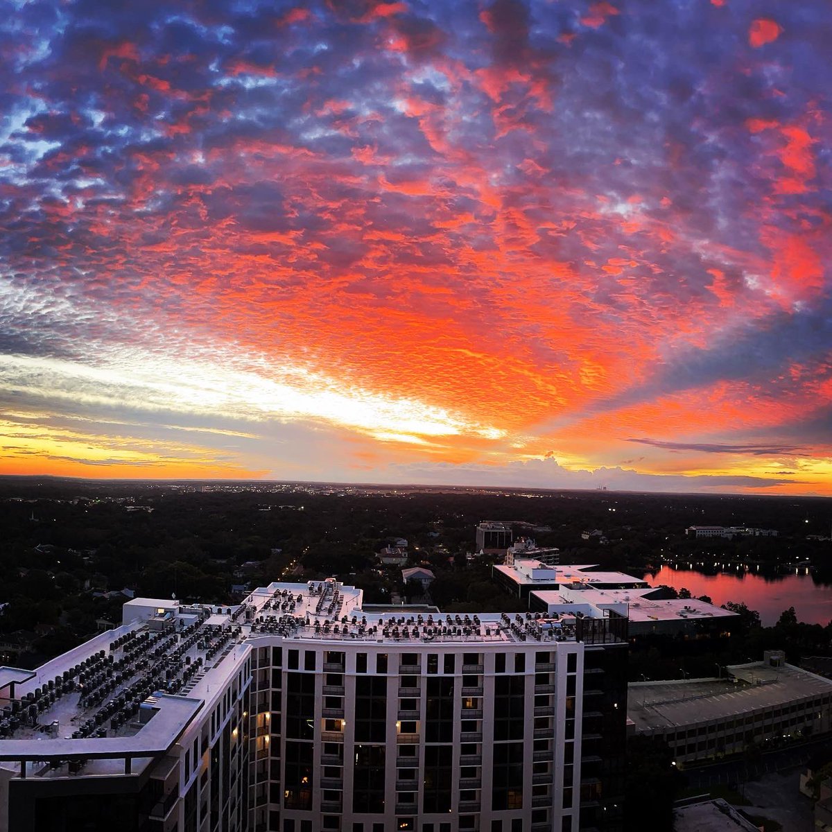 KentBaker2's tweet photo. Amazing sunrise in downtown Orlando #snapthesun https://t.co/JmkX2qkBSY