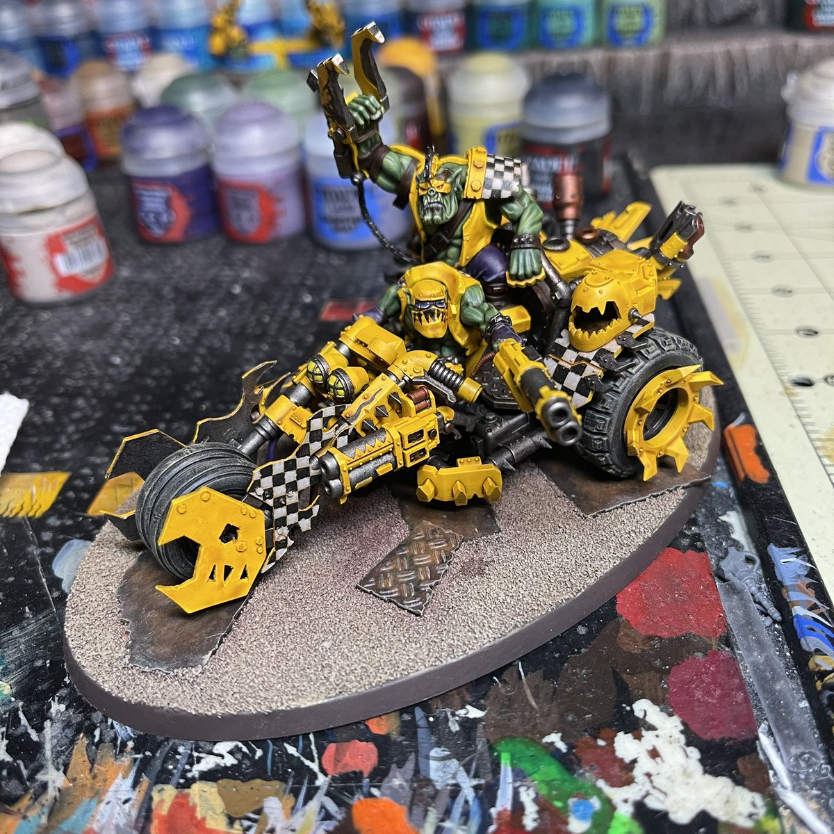 GrinnialVex's tweet photo. #speedboss Snazz Rida is ready to hit the table! #warhammercomunity #warhammer40k #warhammerorks #orks #badmoons #waaagh https://t.co/pgSjX2zZZ7