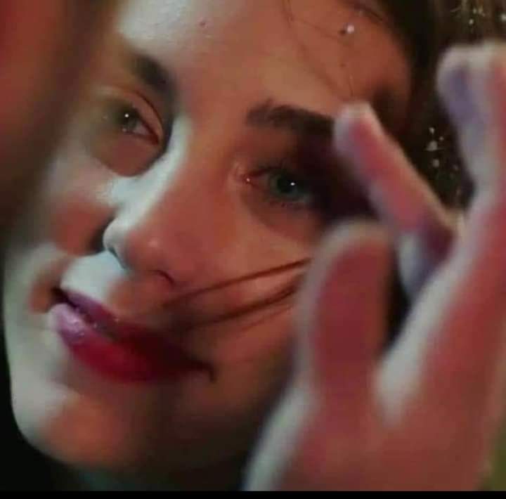 كالمطر أنت …
حضورك يغرق الروح عشقاً…
وغيابك يبكي الفؤاد سنيناً عجاف …

⁦♥️⁩♥️