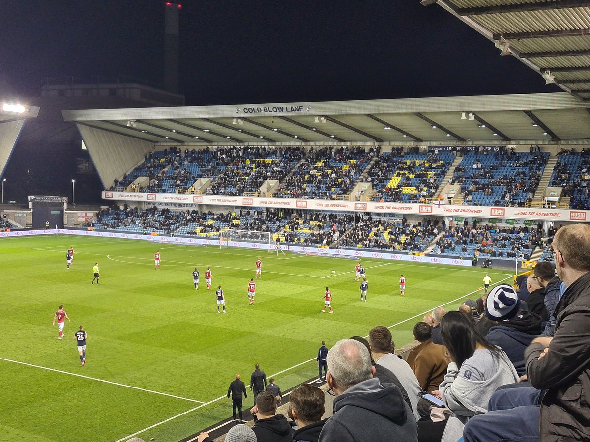 Andrew007Uk's tweet photo. Ends:
@MillwallFC (0) 1 Wallace 64 pen.
@BristolCity (0) 0
Admission £33
Programme £3 (68 pages)
Attendance 11,839 (815 away)
Not the prettiest but v. good individual performances from @ScottyMalone28 who was everywhere until injured & 🇨🇩 striker #Afobe who won the penalty. https://t.co/jiKaeCYBBl