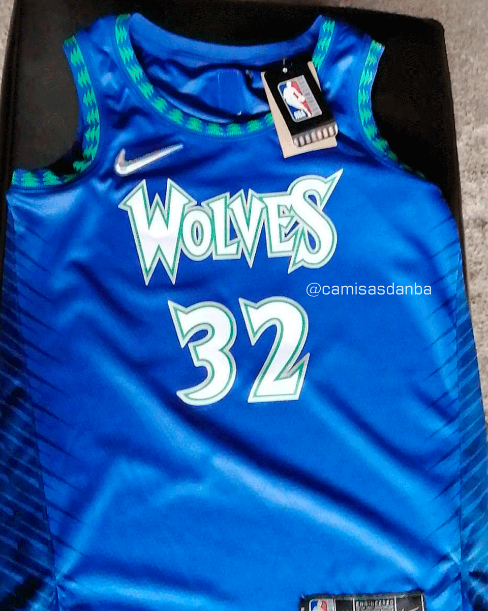 camisasdanba's tweet photo. 🚨 VAZOU!

Trago aqui as primeiras imagens da nova camisa alternativa do MINNESOTA TIMBERWOLVES.

Ela está resgatando símbolos da época mais vitoriosa da franquia, mas com alguns toques de modernidade e um lindo tom de azul. Siga esse fio... https://t.co/taWPvZiEPg