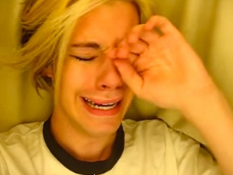 el_buca's tweet photo. Quiero pedir disculpas públicas a Chris Croker, ya que en mi adolescencia me burlé de él y ahora entiendo su dolor 😭. Mis respeto para este varón visionario que se dio cuenta del minuto uno del sufrimiento de nuestra reina. 

#FreeBritney ♥️♥️♥️♥️♥️♥️♥️ https://t.co/6aR6UQoLNm