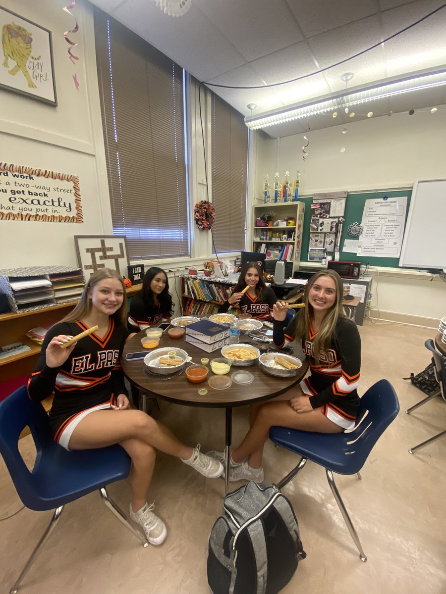EPTigerCheer's tweet photo. Thank you @Gilly’s Taco Cantina for sponsoring our dinner before Eve of the E! #digin #seniors22 https://t.co/tTBMeFD2kn